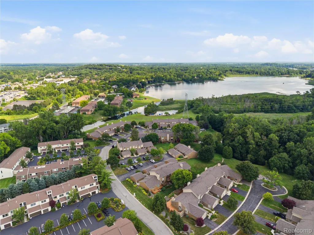5736 Woodland View Independence Charter Township MI 48346