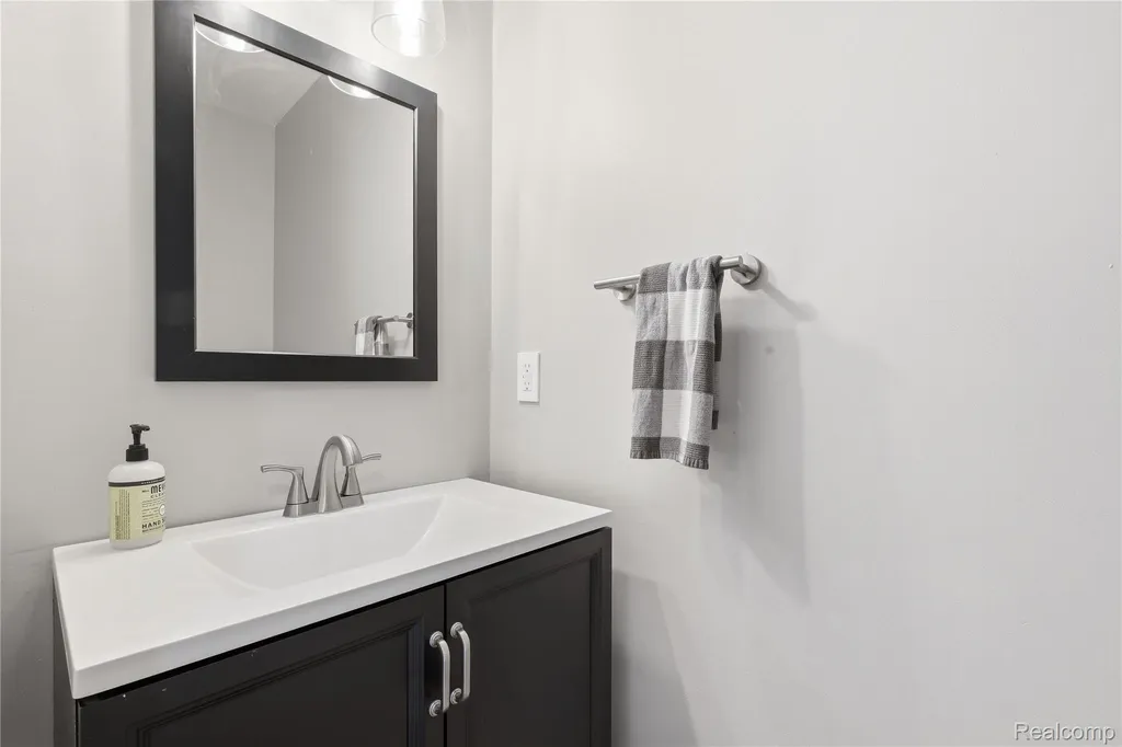 5736 Woodland View Independence Charter Township MI 48346