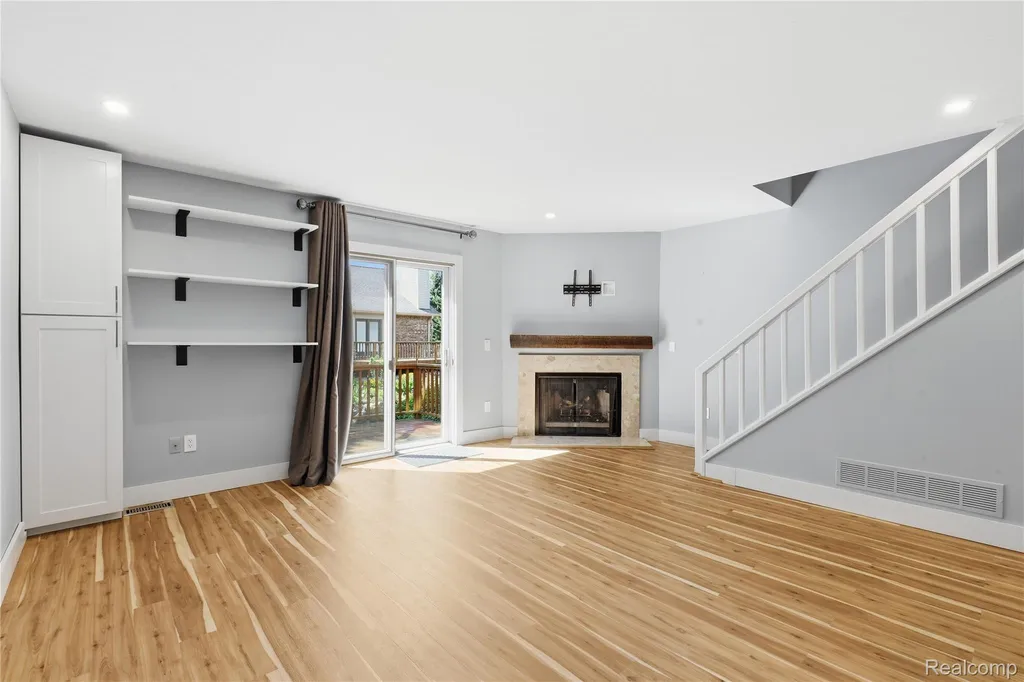 5736 Woodland View Independence Charter Township MI 48346
