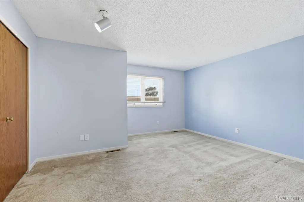 5736 Woodland View Independence Charter Township MI 48346