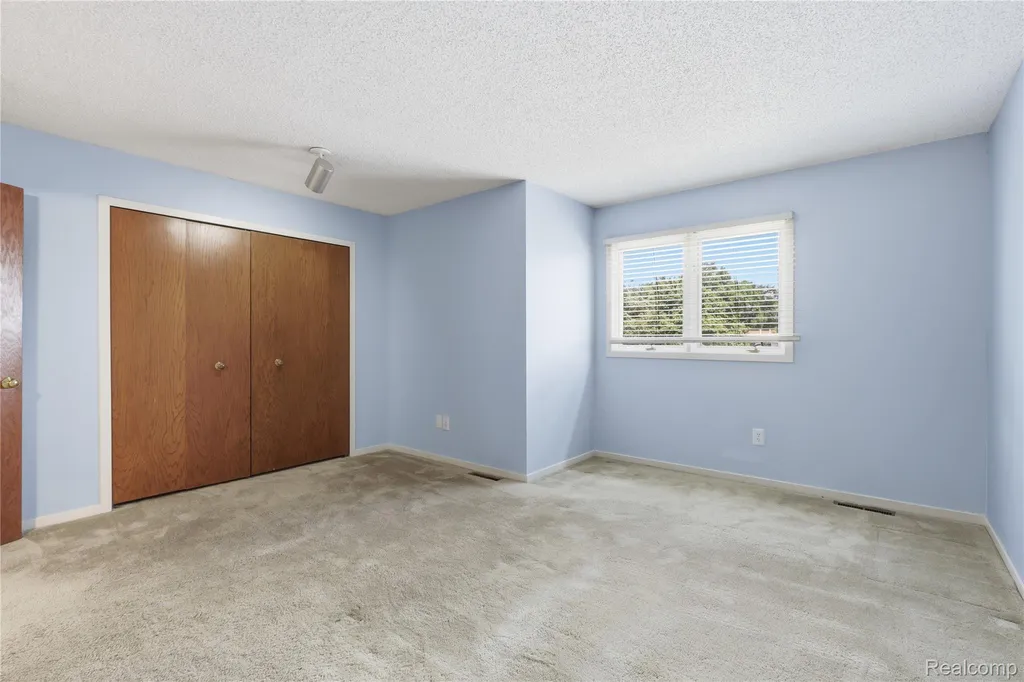 5736 Woodland View Independence Charter Township MI 48346