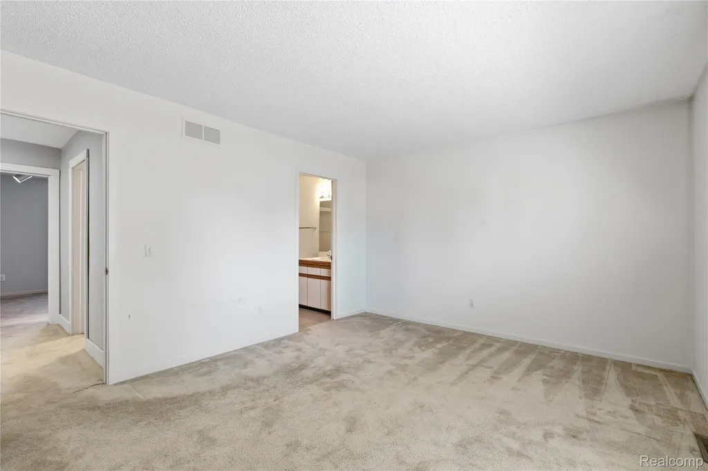 5736 Woodland View Independence Charter Township MI 48346
