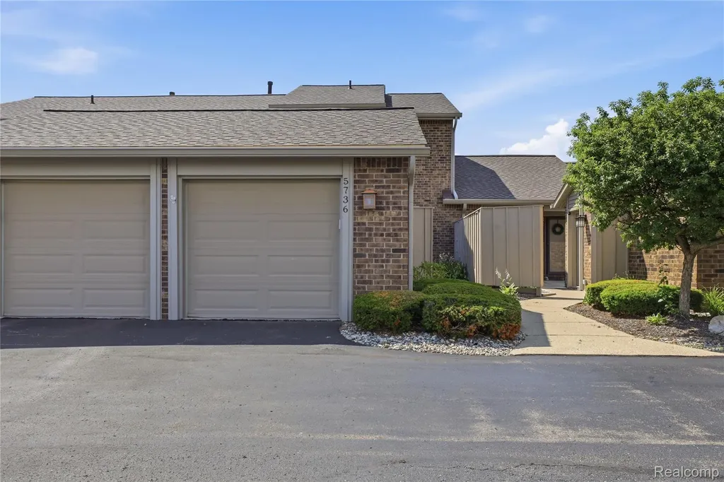 5736 Woodland View Independence Charter Township MI 48346