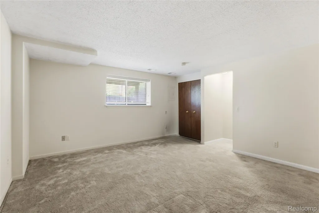5736 Woodland View Independence Charter Township MI 48346