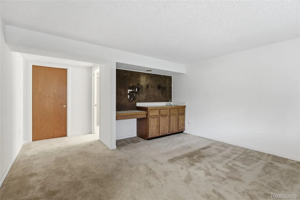 5736 Woodland View Independence Charter Township MI 48346