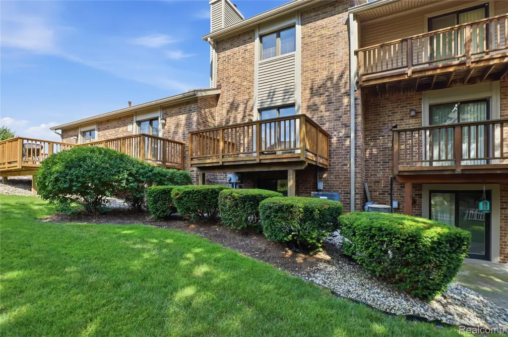 5736 Woodland View Independence Charter Township MI 48346