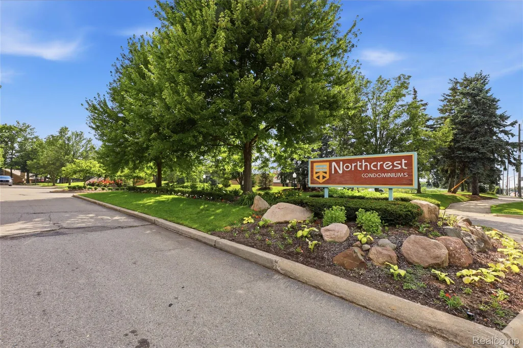 5736 Woodland View Independence Charter Township MI 48346