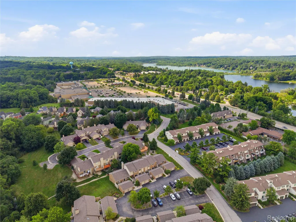 5736 Woodland View Independence Charter Township MI 48346