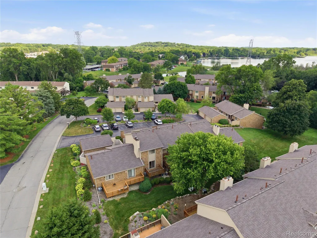 5736 Woodland View Independence Charter Township MI 48346