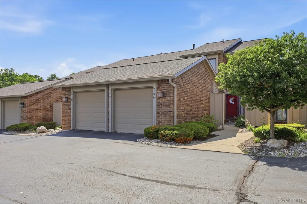5736 Woodland View Independence Charter Township MI 48346