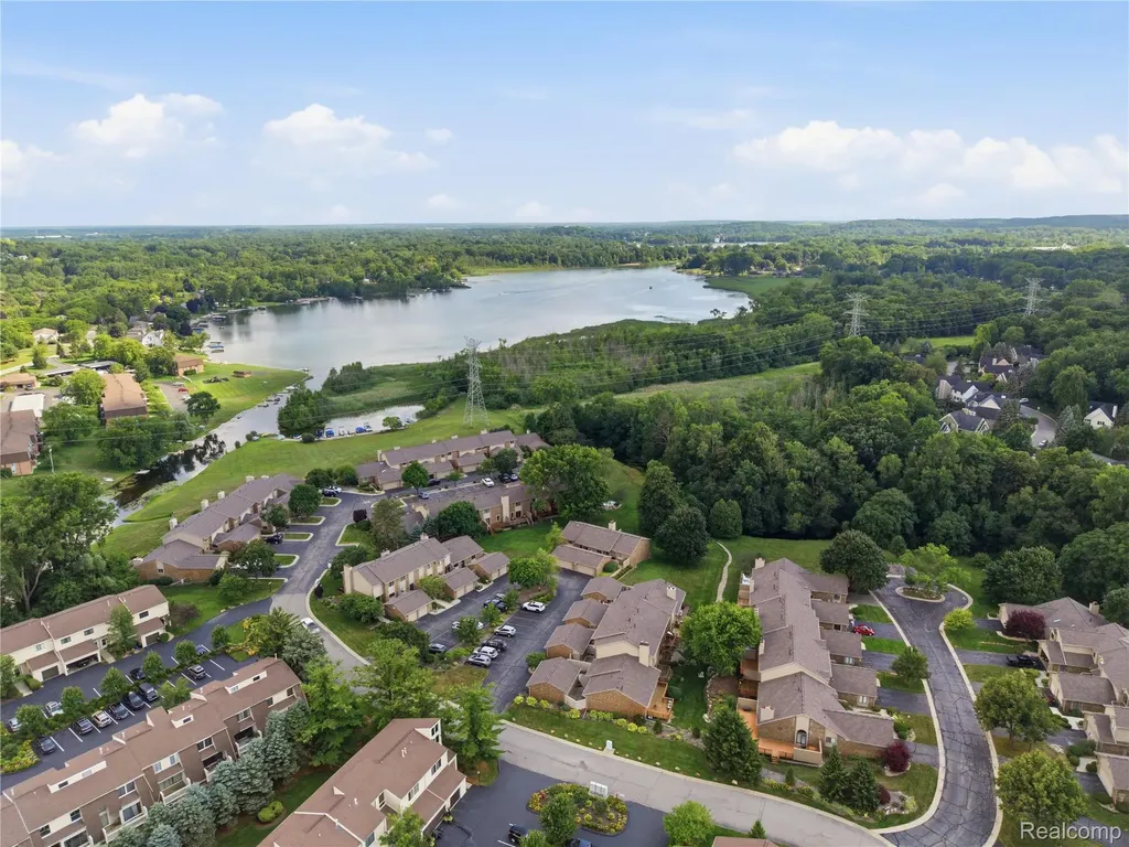 5736 Woodland View Independence Charter Township MI 48346