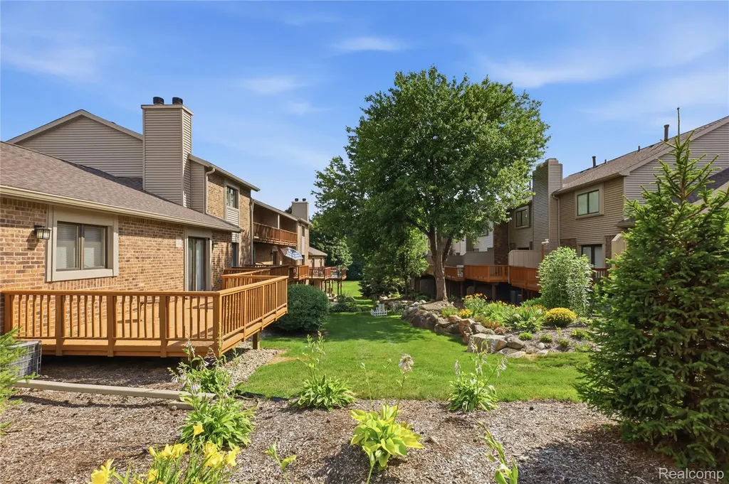 5736 Woodland View Independence Charter Township MI 48346