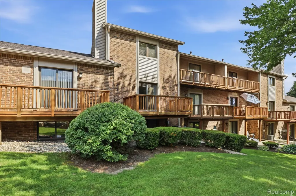 5736 Woodland View Independence Charter Township MI 48346