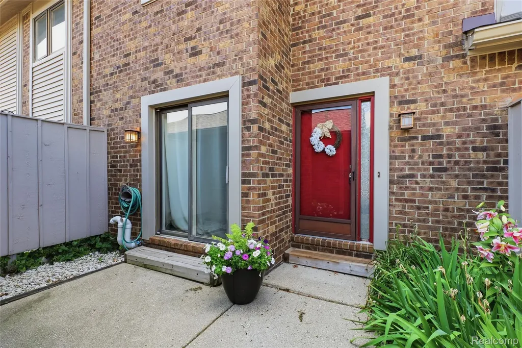 5736 Woodland View Independence Charter Township MI 48346