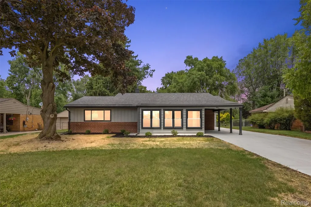 2486 Lafay Drive West Bloomfield Charter Township MI 48324