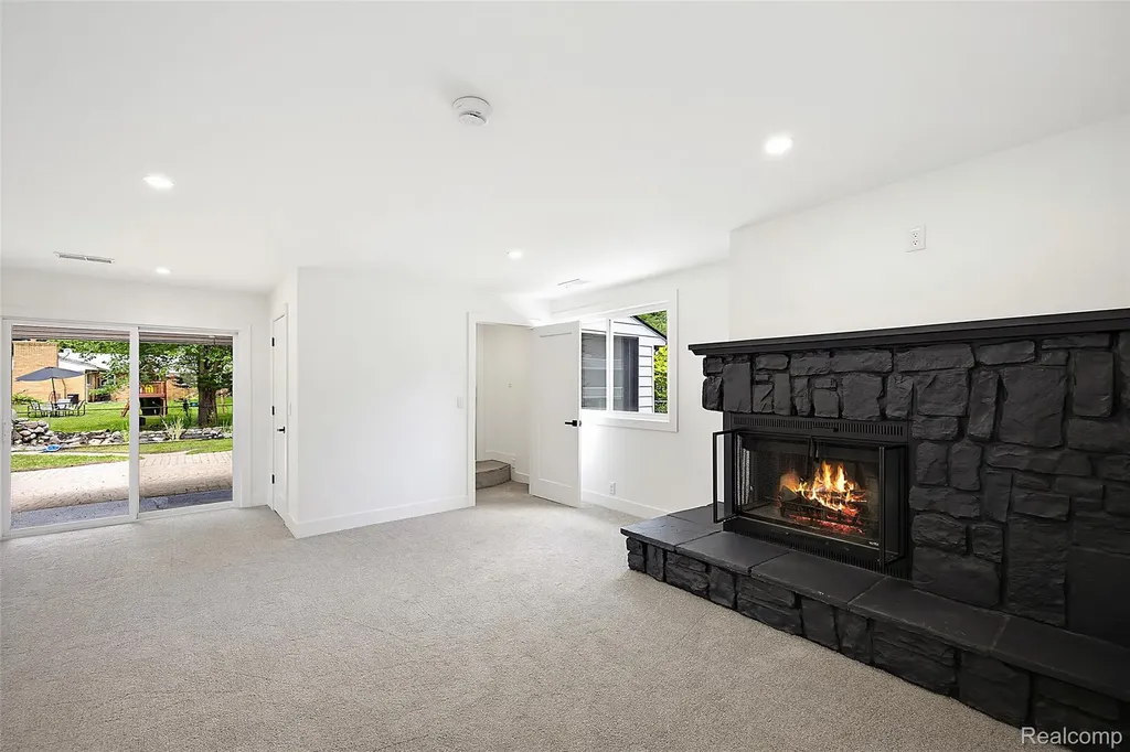2486 Lafay Drive West Bloomfield Charter Township MI 48324