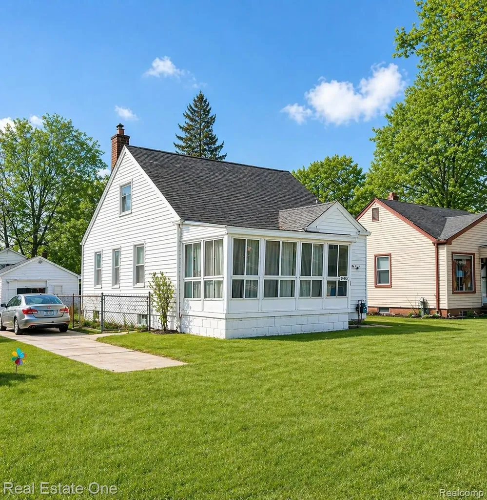 17405 Brady Redford Charter Township MI 48240