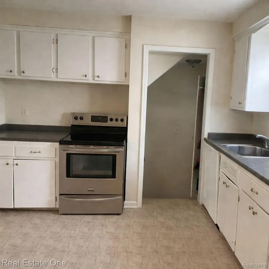 17405 Brady Redford Charter Township MI 48240