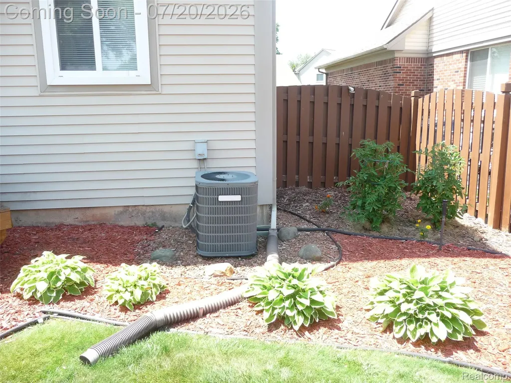 217 Stephanie Drive Westland City MI 48186