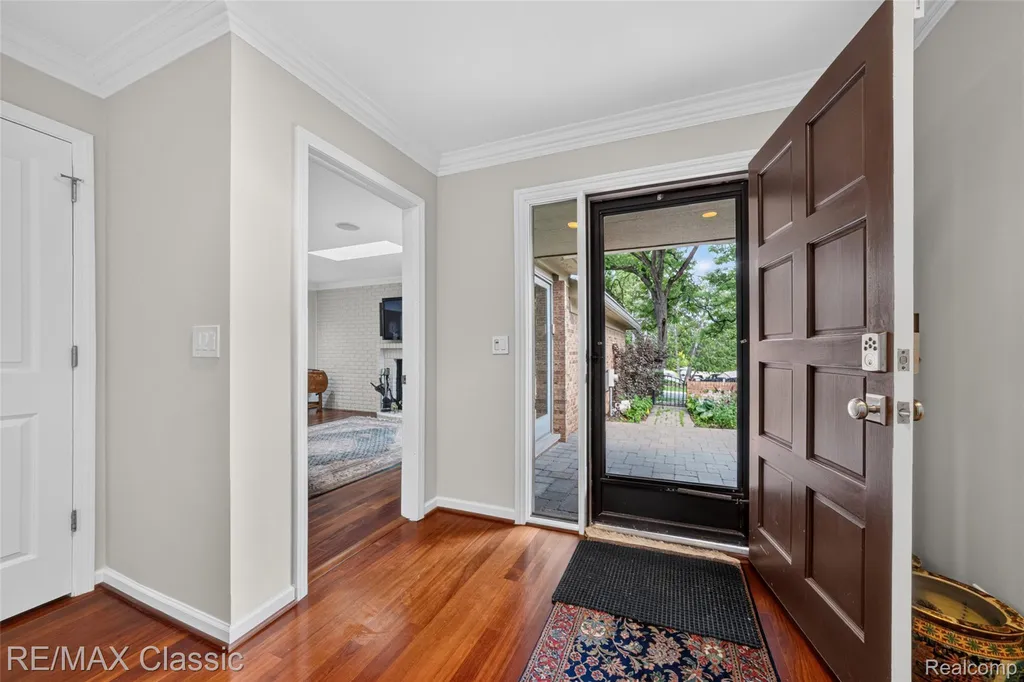 727 Arbor Court Bloomfield Charter Township MI 48304