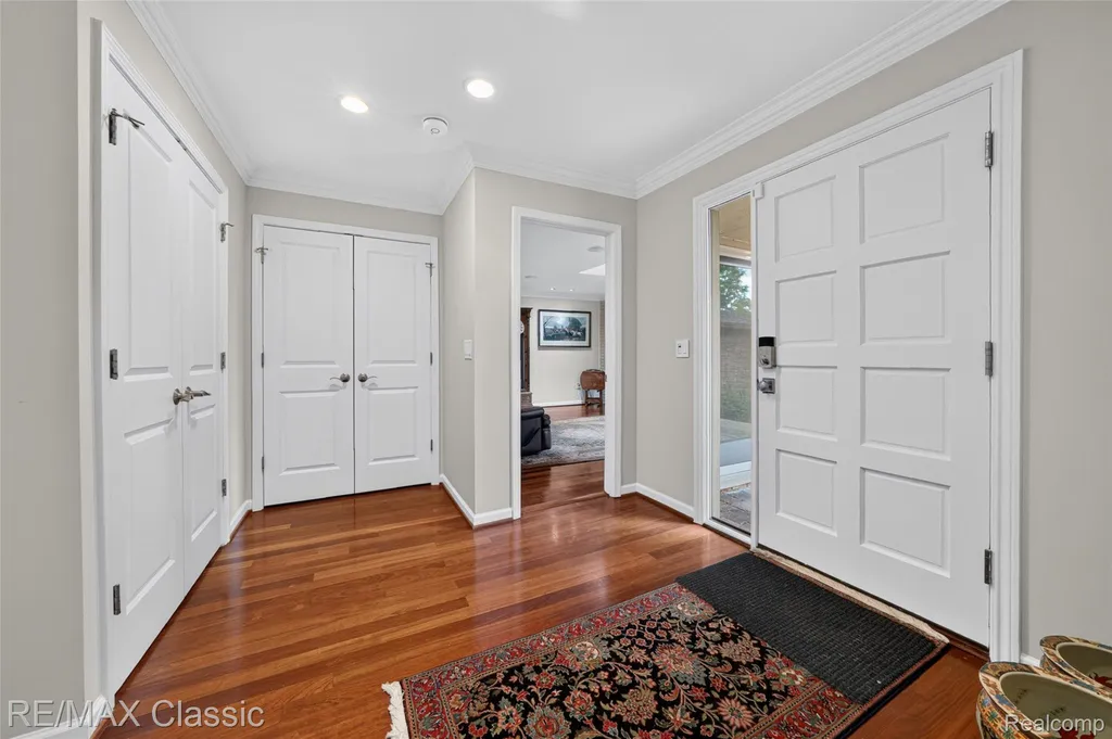 727 Arbor Court Bloomfield Charter Township MI 48304