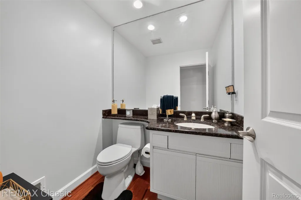 727 Arbor Court Bloomfield Charter Township MI 48304