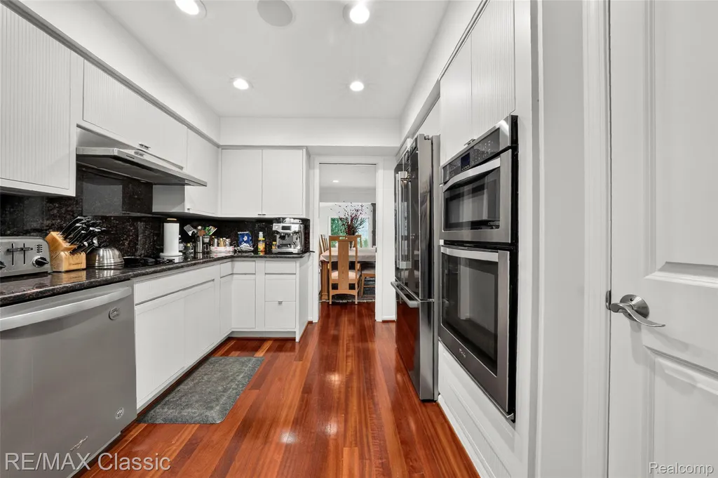727 Arbor Court Bloomfield Charter Township MI 48304