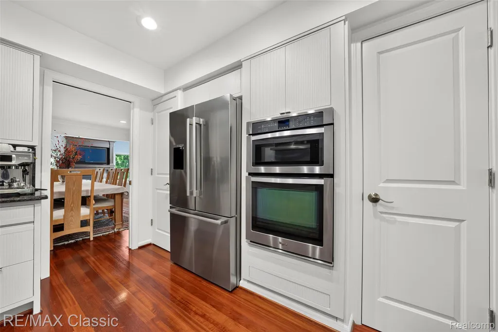 727 Arbor Court Bloomfield Charter Township MI 48304