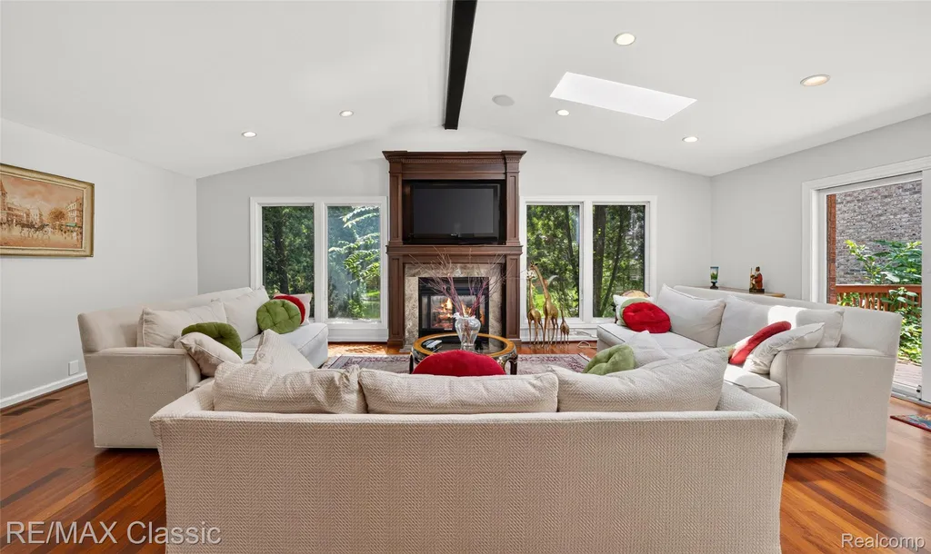 727 Arbor Court Bloomfield Charter Township MI 48304
