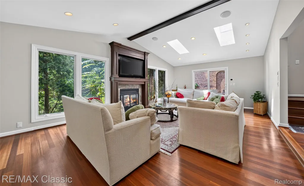 727 Arbor Court Bloomfield Charter Township MI 48304