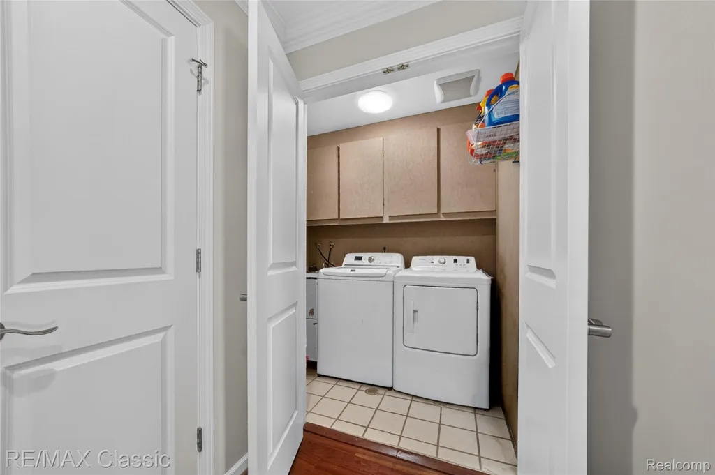 727 Arbor Court Bloomfield Charter Township MI 48304