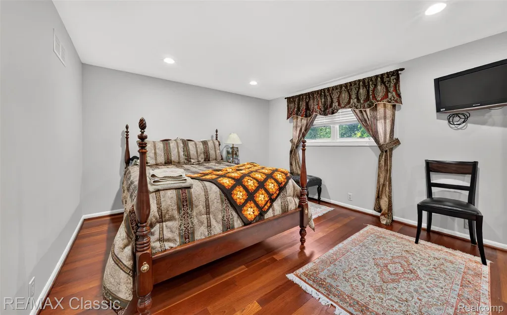 727 Arbor Court Bloomfield Charter Township MI 48304