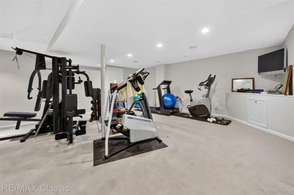 727 Arbor Court Bloomfield Charter Township MI 48304