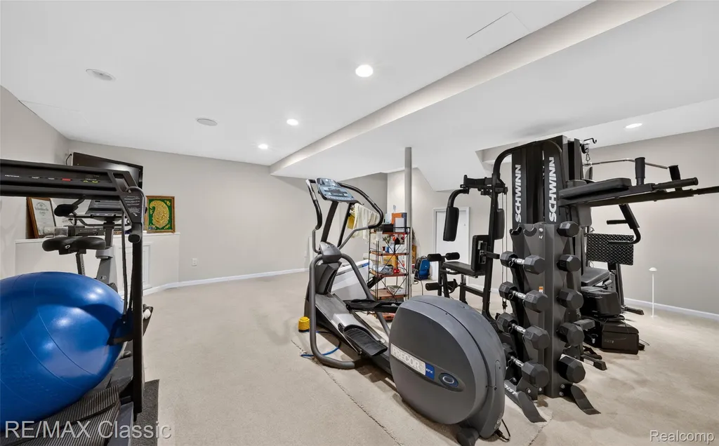 727 Arbor Court Bloomfield Charter Township MI 48304