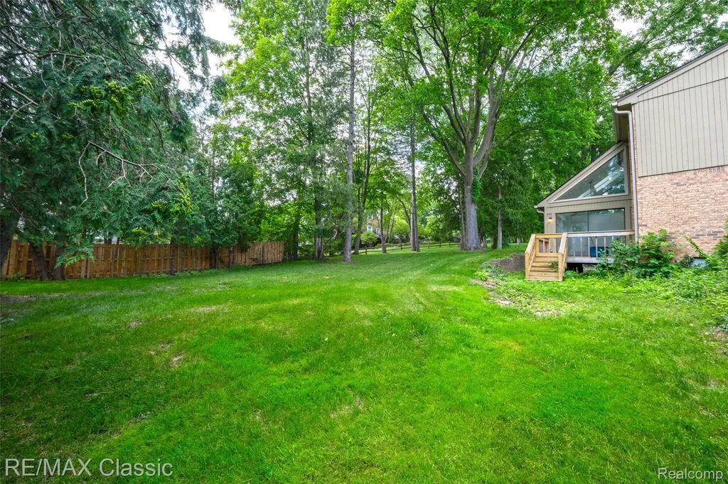 727 Arbor Court Bloomfield Charter Township MI 48304