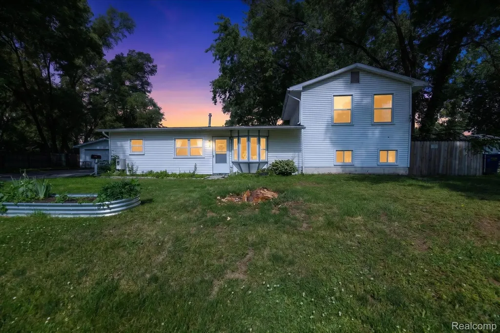 Green Oak Township MI, 6260 Beth