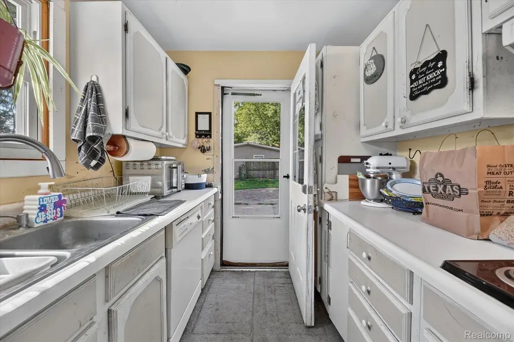 6260 Beth Green Oak Township MI 48116