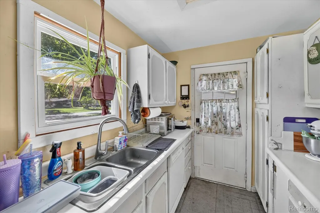 6260 Beth Green Oak Township MI 48116