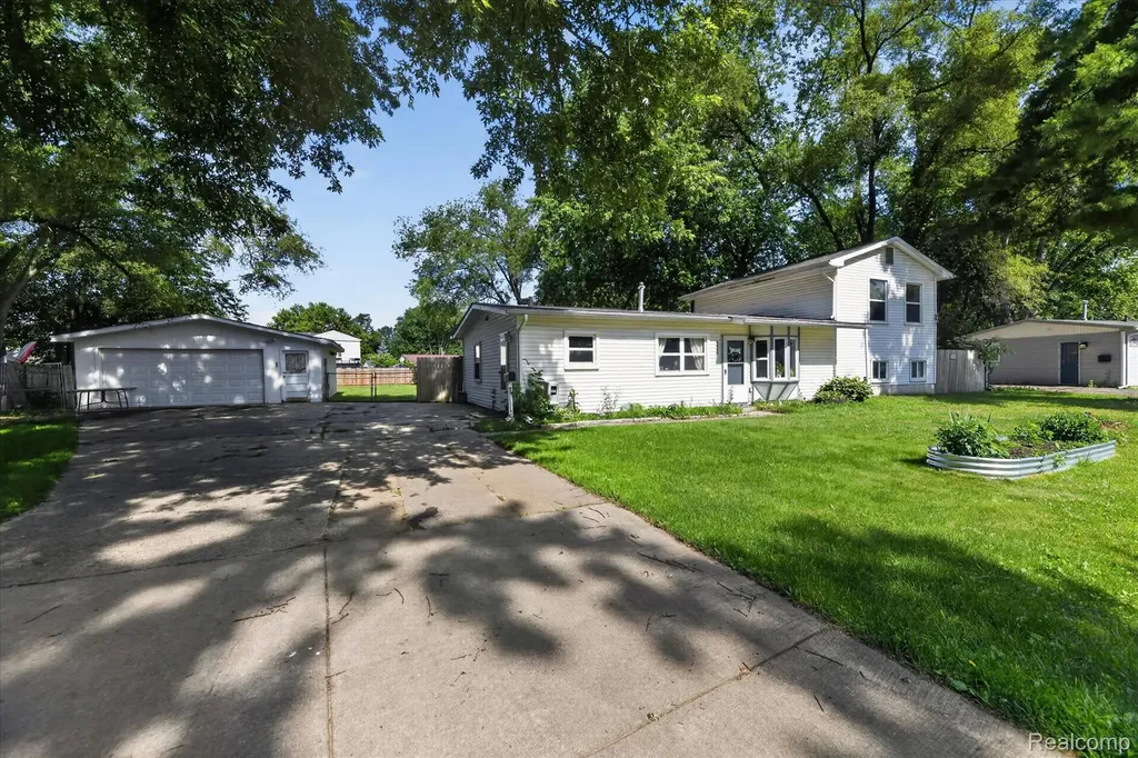 6260 Beth Green Oak Township MI 48116