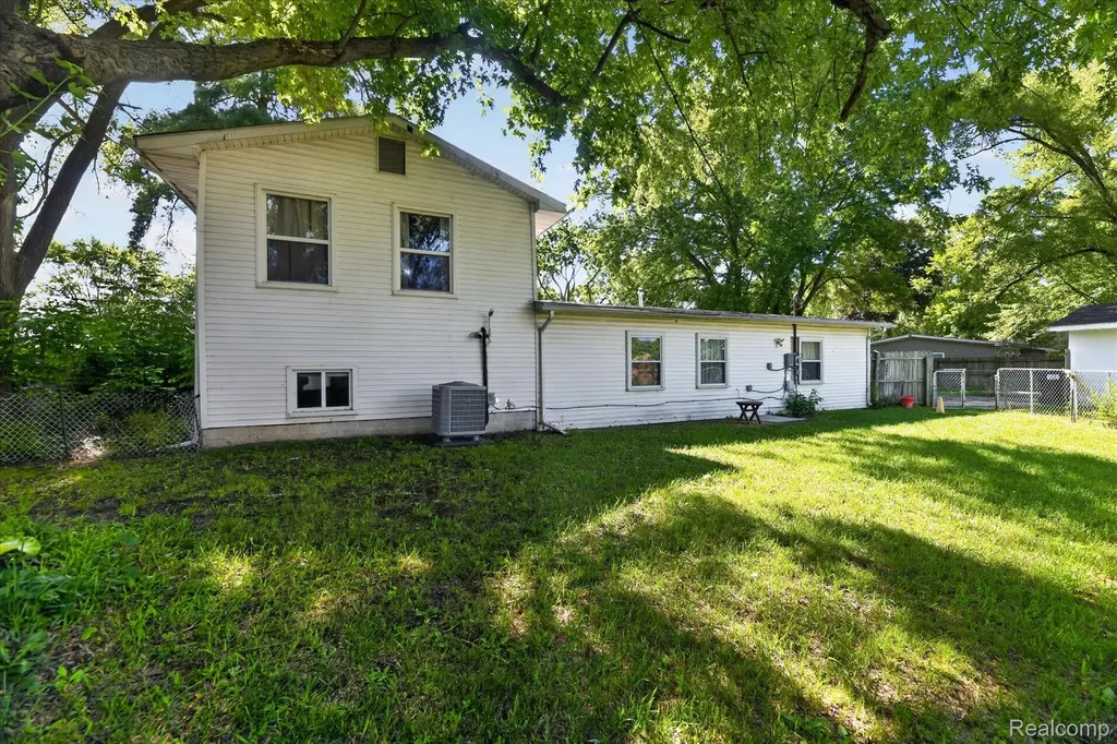 6260 Beth Green Oak Township MI 48116