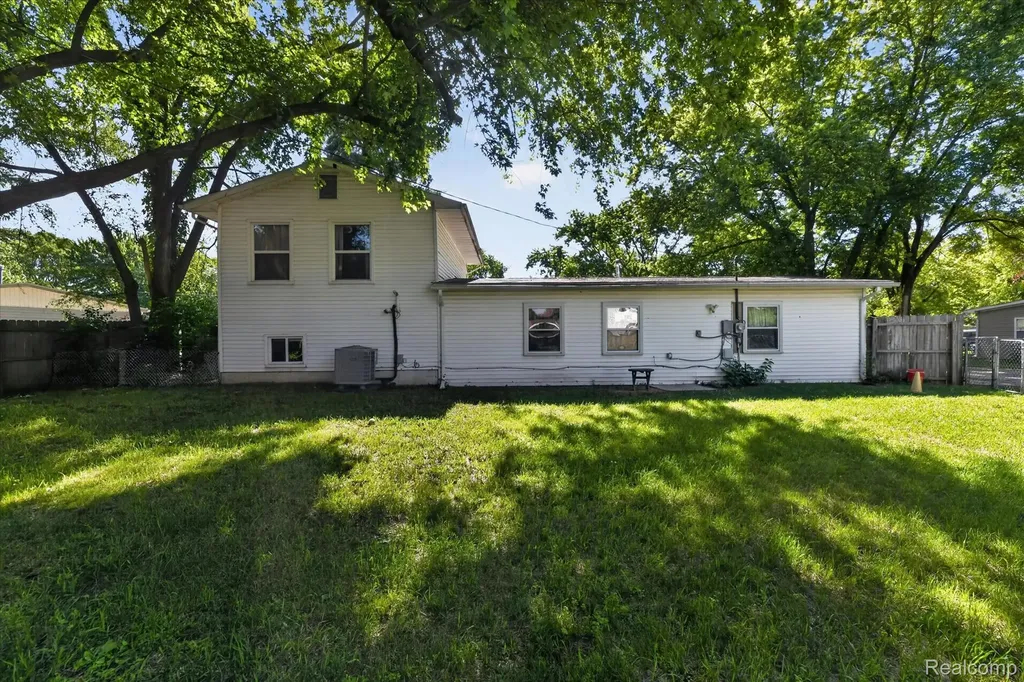 6260 Beth Green Oak Township MI 48116