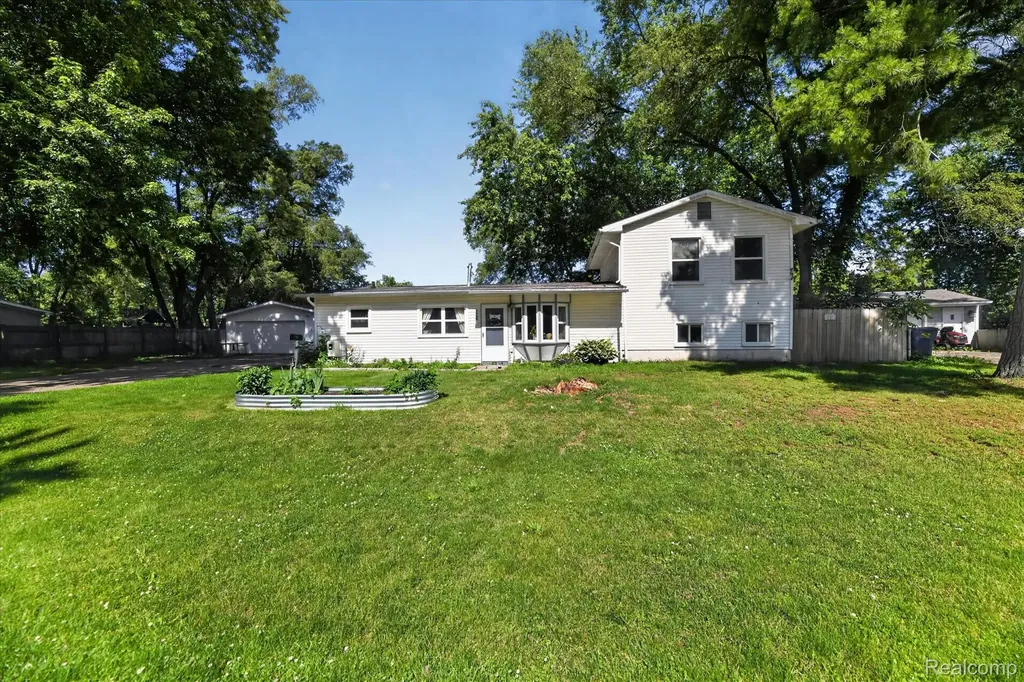 6260 Beth Green Oak Township MI 48116