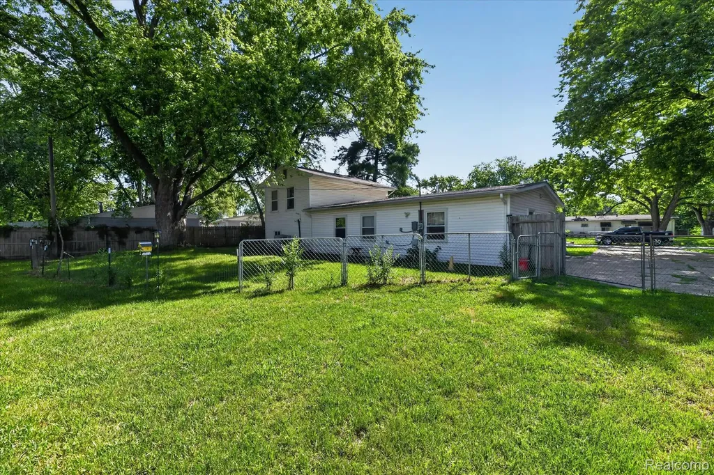 6260 Beth Green Oak Township MI 48116