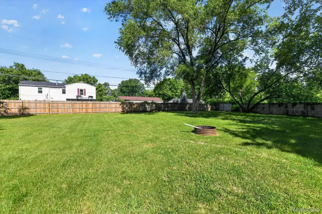 6260 Beth Green Oak Township MI 48116
