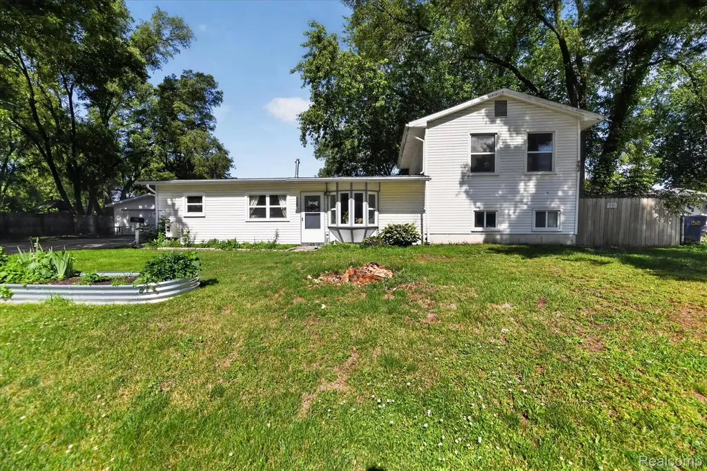 6260 Beth Green Oak Township MI 48116