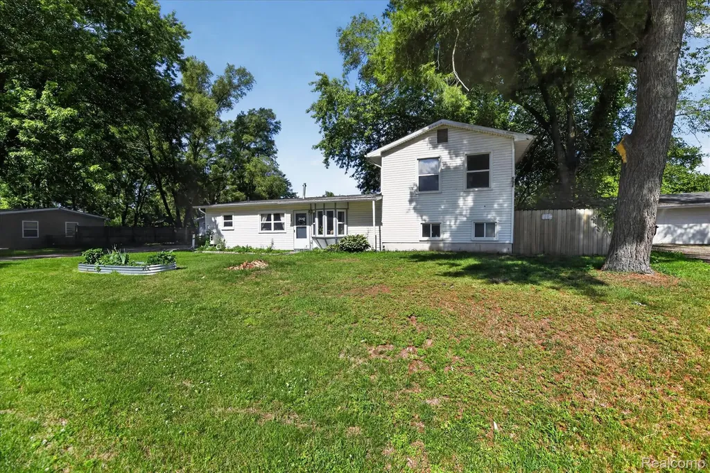 6260 Beth Green Oak Township MI 48116