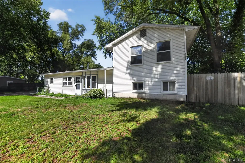 6260 Beth Green Oak Township MI 48116