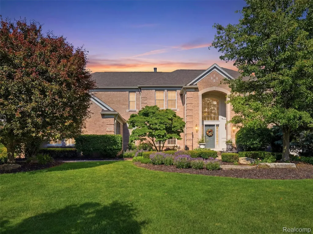 5631 Skye Court Oakland Charter Township MI 48306