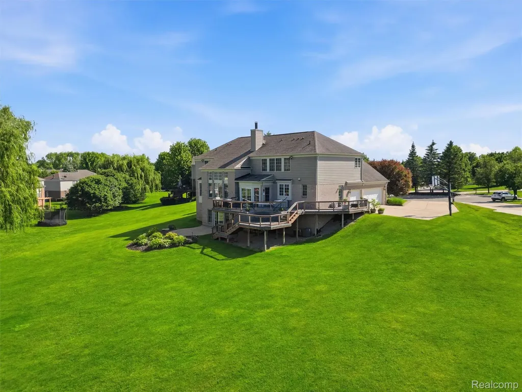 5631 Skye Court Oakland Charter Township MI 48306