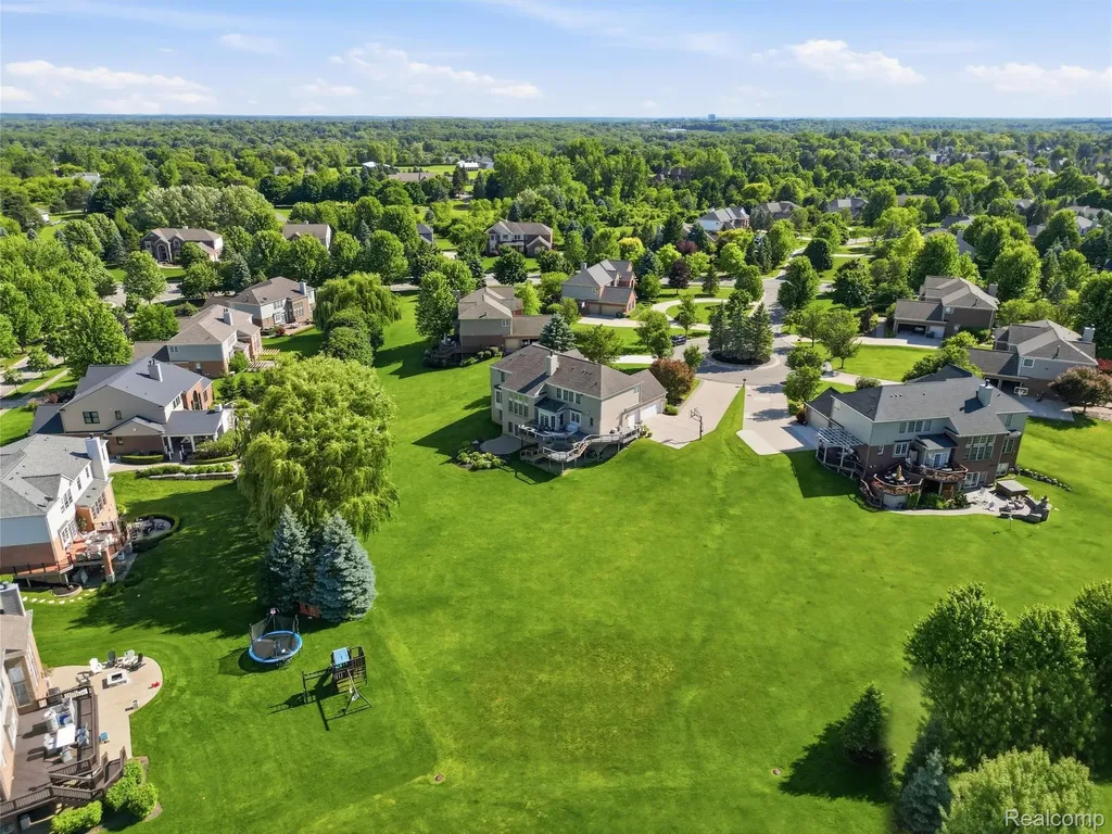 5631 Skye Court Oakland Charter Township MI 48306